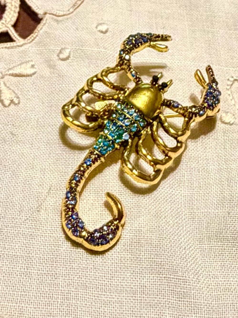 New Gold Scorpion Brooch with Blue-Rhinestones #134
